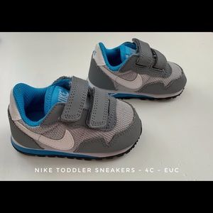 NIKE Toddler Metro Plus Sneaker - 4 - EUC